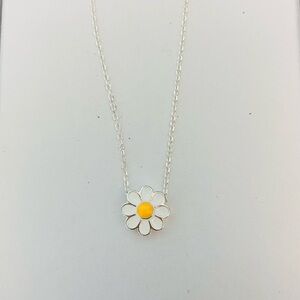 Silver Daisy Pendant Necklace